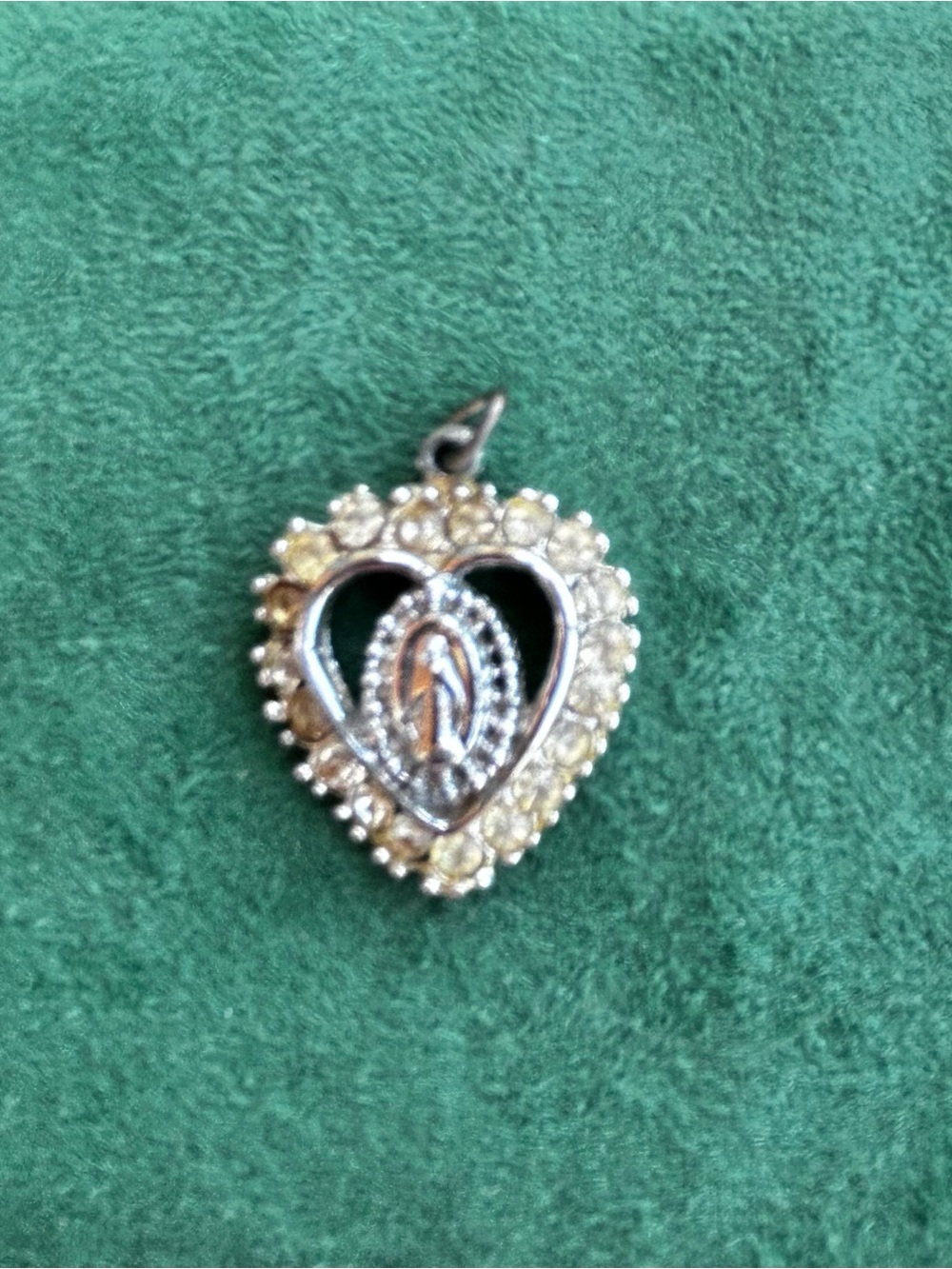✝️Heart-Shaped St Mary Pendant Necklace - Gold Tone with Clear Crystals - Picture 6 of 8